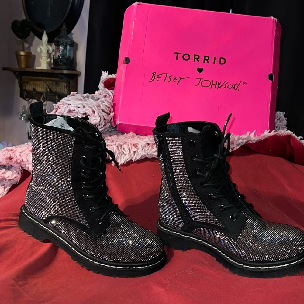 Torrid and Betsy Johnson EUC W/Box bling on black combat boots size 8W